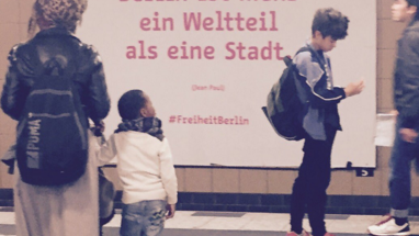 be Berlin lädt ein Bild auf Twitter hoch mit dem Zitat von Jean Paul: Berlin ist mehr ein Weltteil als eine Stadt.