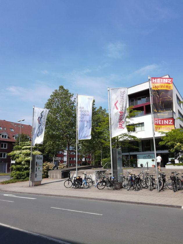 Wohn + Stadtbau zeigt Flagge für Vielfalt